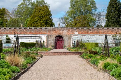 Castle & Gardens - Glamis Castle