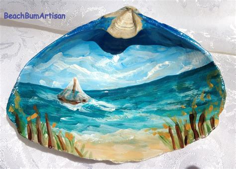 Hand-painted Clam shell | Seashell painting, Shell crafts, Painted sand ...