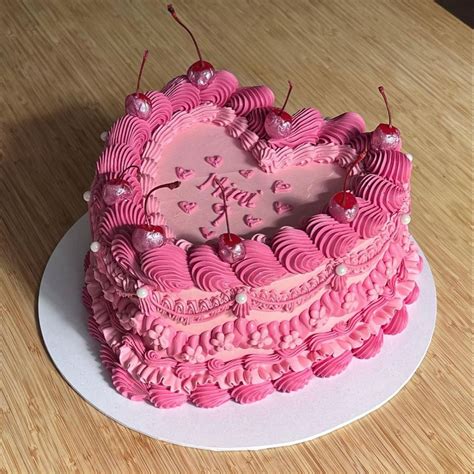 Heart shaped fake cake – Artofit