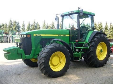 JOHN DEERE 8400 wheel tractor from Italy for sale at Truck1, ID: 770450