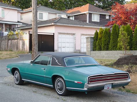 Old Parked Cars Vancouver: 1968 Ford Thunderbird