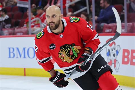 Blackhawks extend Nick Foligno on expensive multi-year contract