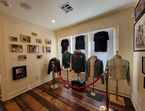 THE OUTSIDERS HOUSE MUSEUM - Updated June 2024 - 248 Photos & 24 ...