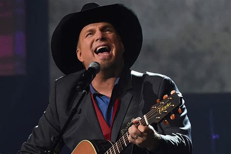 Garth Brooks' Song '8teen' Will Challenge Longtime Fans