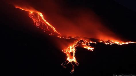 Etna volcano erupts on Sicily, disrupting flights – DW – 07/20/2019