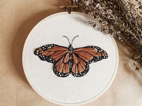 Pin by Annie pm on Embroidery | Monarch butterfly, Monarch, Moth