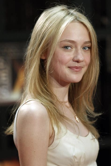 Dakota Fanning (Hollywood Wallpaper) ~ fun4umobile.blogspot.com