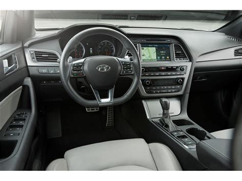 2017 Hyundai Sonata: 158 Interior Photos | U.S. News