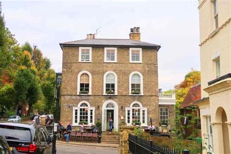 6 Best Pubs in Hampstead to Visit for a Drink, Food and Sunday Roast!