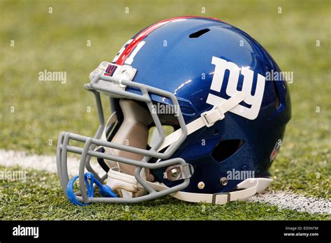 New york giants helmet hi-res stock photography and images - Alamy