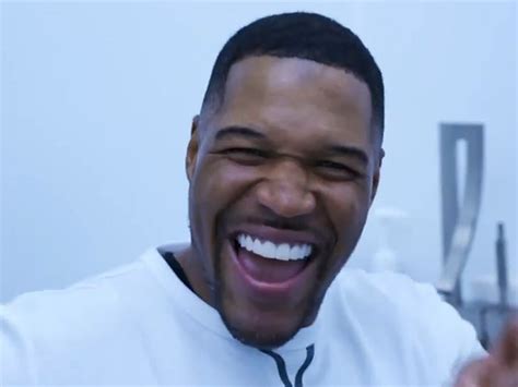 [Strahan] Michael Strahan fixed the gap in his teeth : r/nflcirclejerk