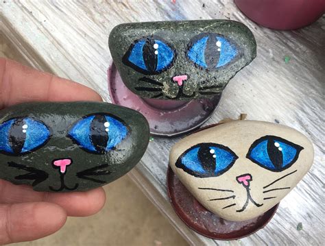 Cat head painted rocks | Painted rocks, Painted rock animals, Cat face