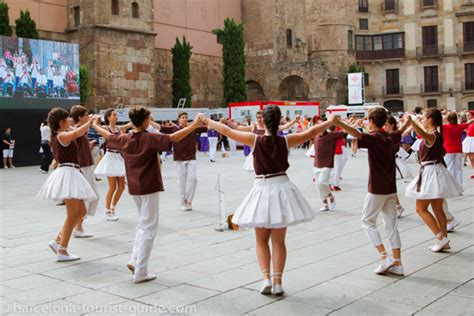 Sardana: Catalan Dancing in Barcelona