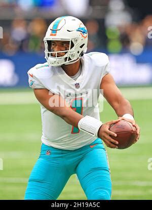 Miami Dolphins quarterback Tua Tagovailoa (1) does drills as ...