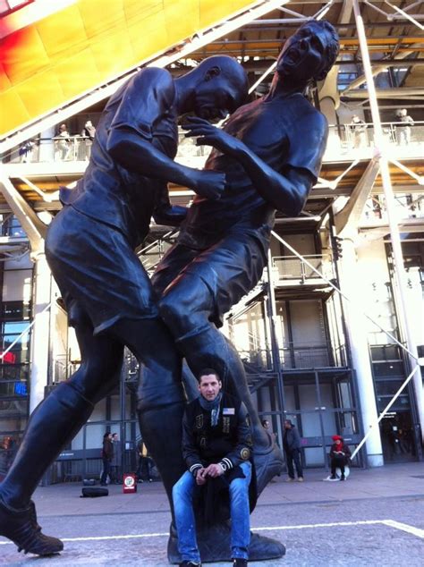 Marco Materazzi Visits Zinedine Zidane Statue | HuffPost UK