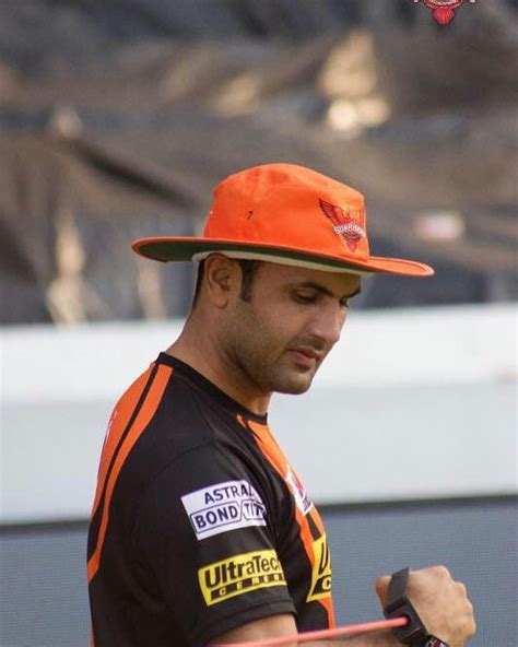 Mohammad Nabi (Afghanistan Cricketer) Family, Weight, Height, Age ...