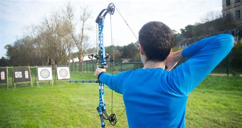 How To Aim A Compound Bow Correctly - Archery for Beginners