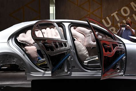 How Many Airbags Should a Car Have?