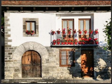 15 FACHADA DE CASA DE PUEBLO PORTONES MADERA | Fachadas de casas ...