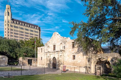 The Alamo in San Antonio - A Historic Texan Landmark - Go Guides