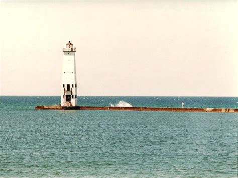 Al's Lighthouses: Michigan - Frankfort N. Breakwater Lighthouse