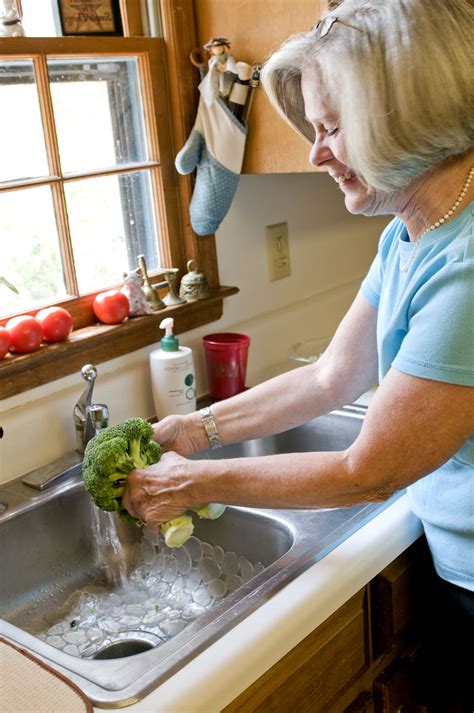 Free picture: woman, washing, head, broccoli, sink