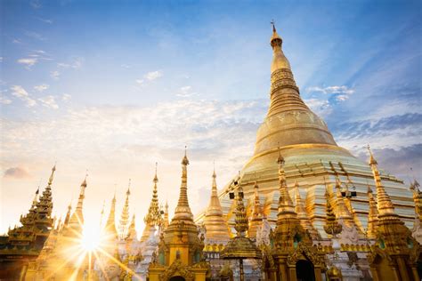 A Guide to Myanmar's Shwedagon Pagoda