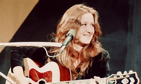 Best Bonnie Raitt Songs: 20 Bluesy Classics | uDiscover Music