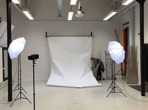 8 Creative Ways to Find Cheap (or Free) Photo Studio Rental