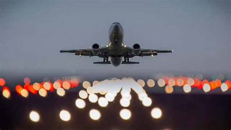 Mengapa Lampu Pesawat Diredupkan Saat Take Off dan Landing?