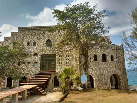 Pattoo Castle UPDATED 2024: 8 Bedroom Villa in Negril with Air Conditioning and Patio - Tripadvisor