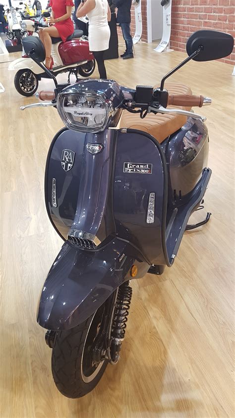 Royal Alloy GP300 Classic scooter