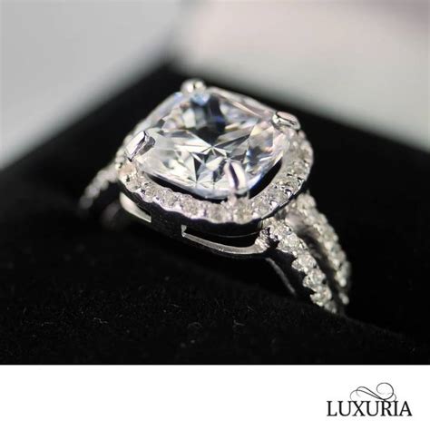 Simulated diamond engagement rings – what you need to know