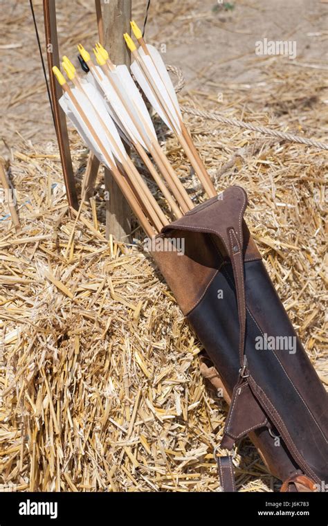 Arrows quiver hi-res stock photography and images - Alamy