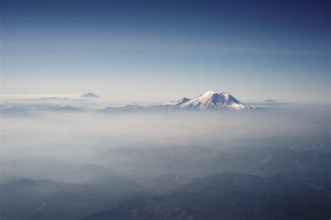 Study Rewrites the Recent History of Productive Cascade Arc Volcanoes