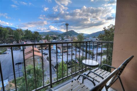 3 Reasons You’ll Love Staying in The Edgewater Hotel in Gatlinburg TN