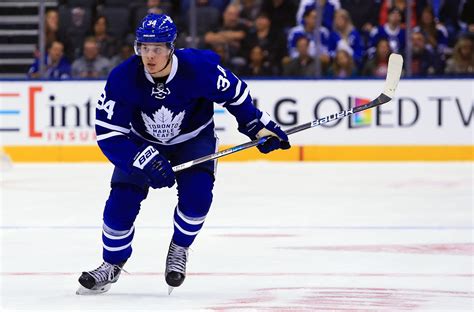 Auston Matthews scores fourth goal in NHL debut