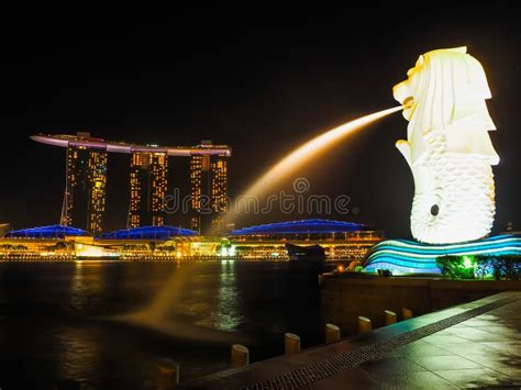 Merlion Park At Night, Marina Bay Waterfront - Singapore Editorial Stock Image - Image of dark ...