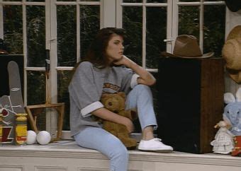 Kelly Kapowski | Kelly kapowski, Saved by the bell, Kelly kapowski outfit