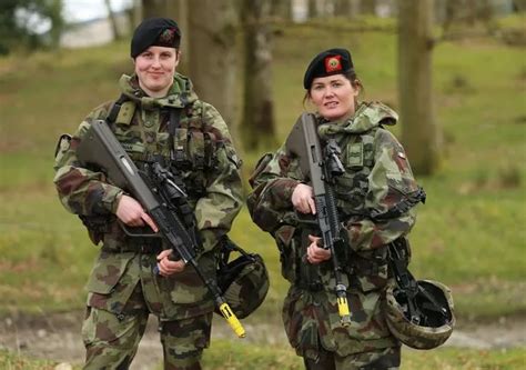 Irish Defence Forces to undergo one of its biggest shape-ups in 100 year history - Buzz.ie