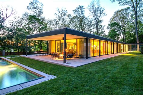 Photo 3 of 10 in A Renovated, Midcentury Glass-and-Steel House in New… | Modern glass house ...