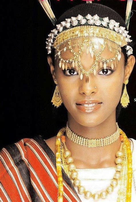 Beautiful woman from Djibouti | Abiti tradizionali, Donne, Bellezza