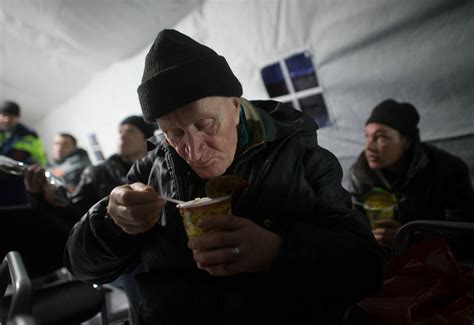 Surviving on the streets: Stories from those that care for the homeless - Russia Beyond