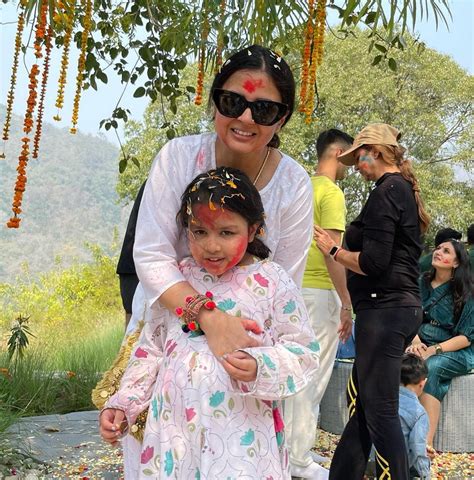 Sakshi and Ziva's Holi celebration - Rediff Cricket