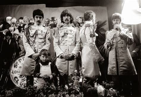 Beatles - Bors őrmester lemezborító fotózása - RITKÁN LÁTHATÓ TÖRTÉNELEM