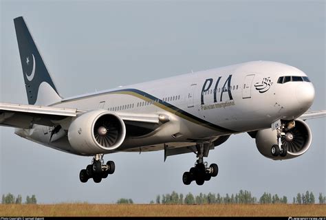 AP-BGK PIA Pakistan International Airlines Boeing 777-240ER Photo by ...