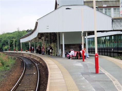 Halifax Railway Station © David Ward cc-by-sa/2.0 :: Geograph Britain and Ireland