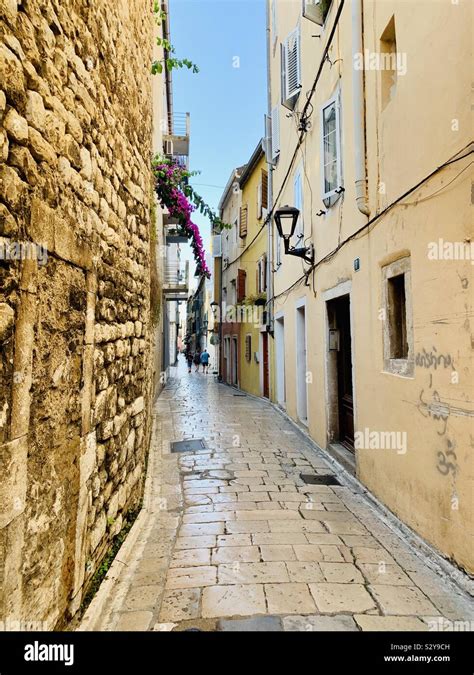 Zadar old town street Stock Photo - Alamy