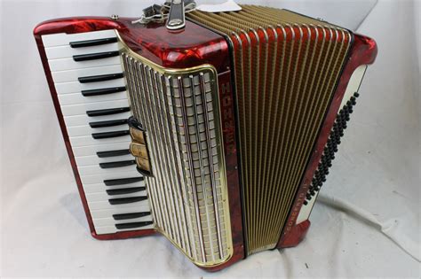 3275 - Red Hohner Concerto II Piano Accordion MM 34 72