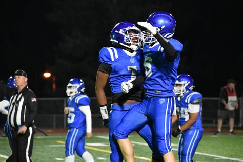 Do not scratch your eyes: Kent-Meridian football wins by 38 | Kent Reporter